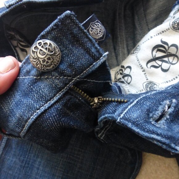 ROCK & REPUBLIC "Frequency Meridian" Kasandra bootcut jeans - iridescent "R's" - Picture 9 of 9